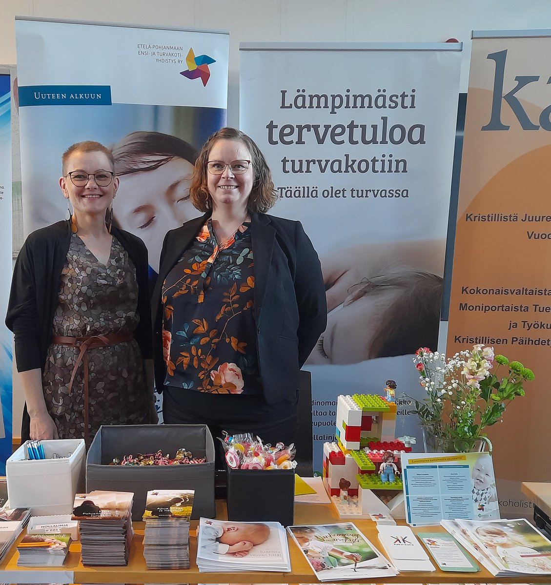 Eilen <a href="/STumelius/">Sari Tumelius</a> kanssa mukana @epsoteuudistus ja <a href="/epyrittajat/">Etelä-Pohjanmaan Yrittäjät</a> tapahtumassa "Hyvinvointialueen palvelut tuotetaan yhteistyöllä" Mahtavaa tehdä sellaista työtä, mikä lähtee sydämestä❤
@Ensi_turvakodit #turvakoti #väkivaltatyö #hyvinvointialue