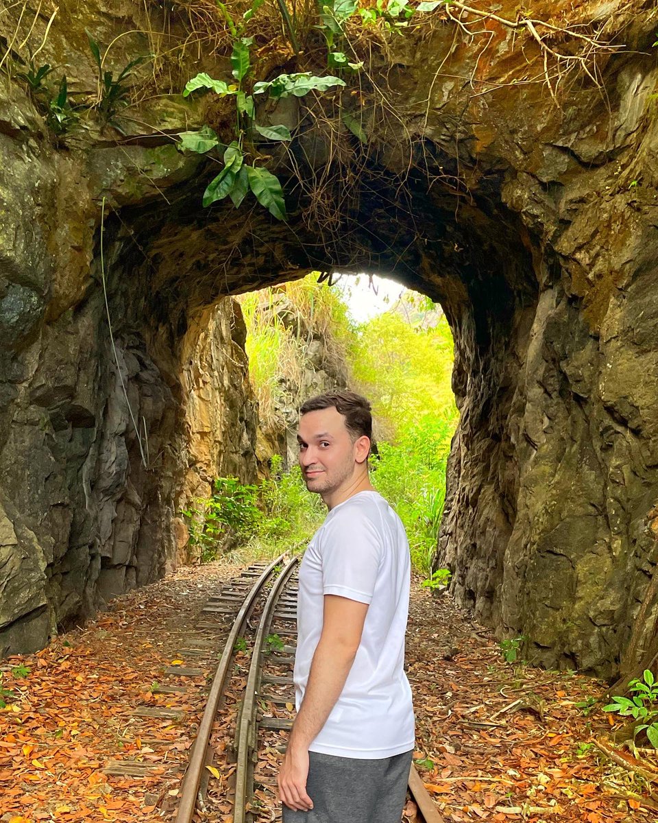 renanunnes's tweet photo. trilhos certos, caminhos certos 🍂🍁 https://t.co/aSBR6q7FFE