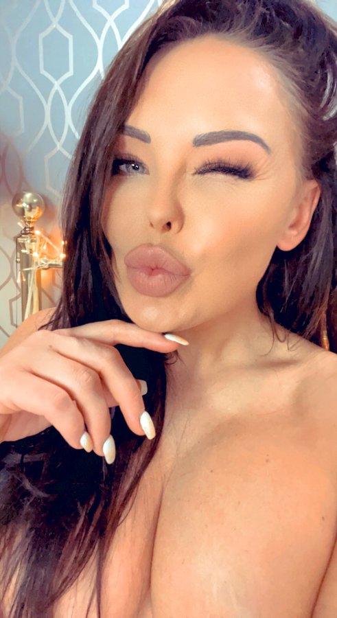 Sophie Hart tweet media
