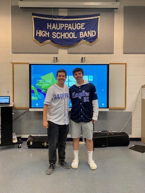 HAUPbaseball's tweet photo. Hauppauge varsity baseball players celebrating Teacher Appreciation Week! Thanks to all the teachers for your support! https://t.co/hxybX5TbEp
