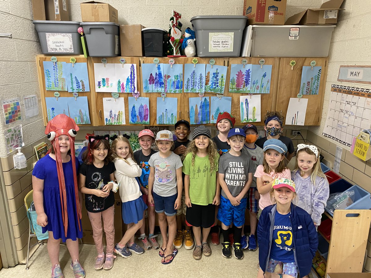 BeaumontMagnet's tweet photo. We're on to Chapter 2 of The Chocolate Touch as we celebrate One Book @ReadCityUSA! Today we're reading in our hats and finding out what happens with the special coin John found! #OneBookReadCity @knoxschools @BMAWindyC @GlennJacobsTN https://t.co/sIbQnGYnCG