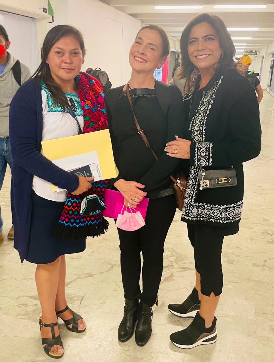 Voy rumbo a #WashingtonDC con Pascasia Jaime, presidenta municipal de #Hueyapan para conmemorar el #5DeMayo.

Nos encontramos con la Dra. <a href="/BeatrizGMuller/">Beatriz Gutiérrez Müller</a>, invitada de honor a la Casa Blanca y al <a href="/MexCultureDC/">Mexican Cultural Institute DC</a> para disfrutar fiesta de las y los poblanos.