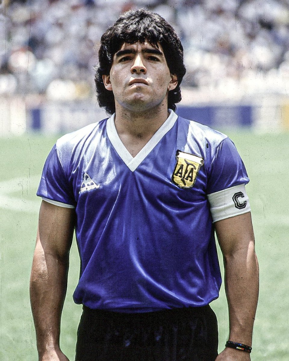 ディエゴ・マラドーナが1986年W杯で 「神の手」を決めた試合で着用した