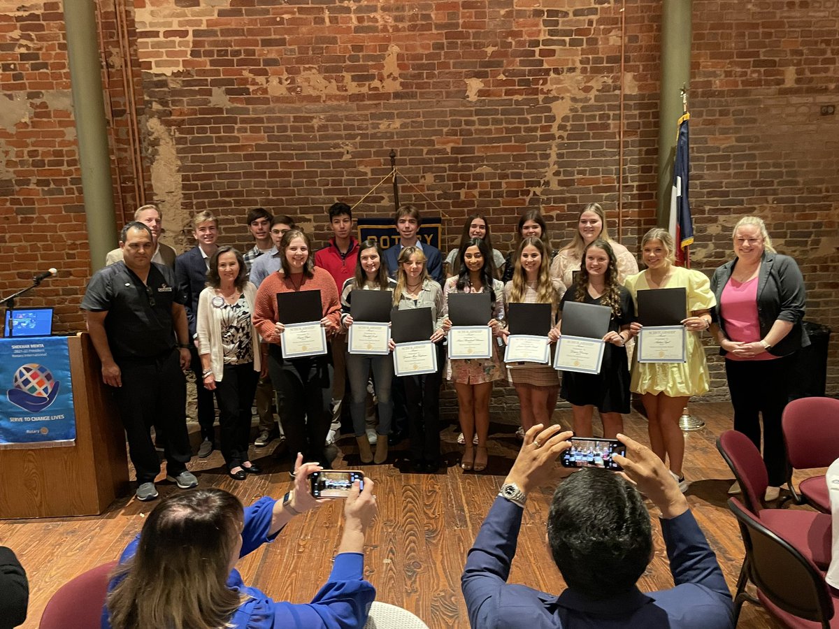 abcLosack's tweet image. Congrats to these Gcisd senior leaders that were awarded The Rotary International scholarship award ! @stuco_chhs @chhs @GCISD @losackjordan @grapevinerotary