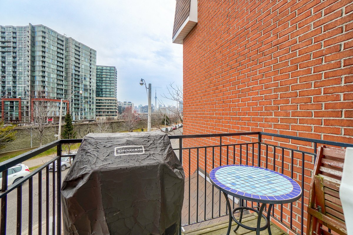 CallJeff1st's tweet photo. OPEN HOUSE SUNDAY MAY 8TH FROM 2:00PM - 4:00PM

The beautiful 20 Machells Ave, Toronto.

https://t.co/GXFJtXN4jw https://t.co/2rFbvxKedp