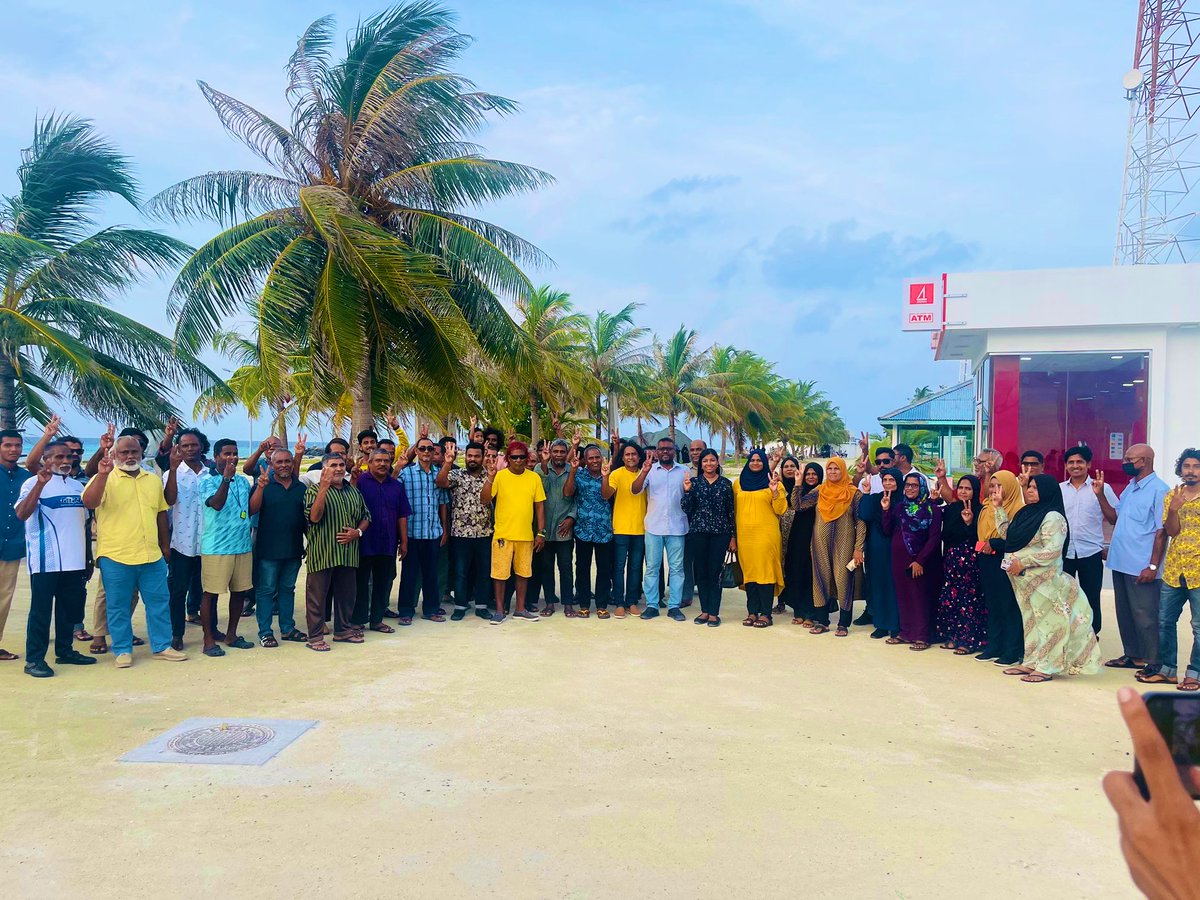 Hassansaiid1's tweet photo. ޅ . ކުރެންދޫ  އޮތީ  ގަދަކޮށް ، ކުރެންދޫ  މެމްބަރުން ސަރުކާރާ  އެކު  2023  ހޯދުމަށް  ގަދަކޮށް  ހިންގާލަން @faya_i އަދި  @Roxeyna  އާއެކު  💛

#MDPHingaalan https://t.co/X0sh0MPyBt