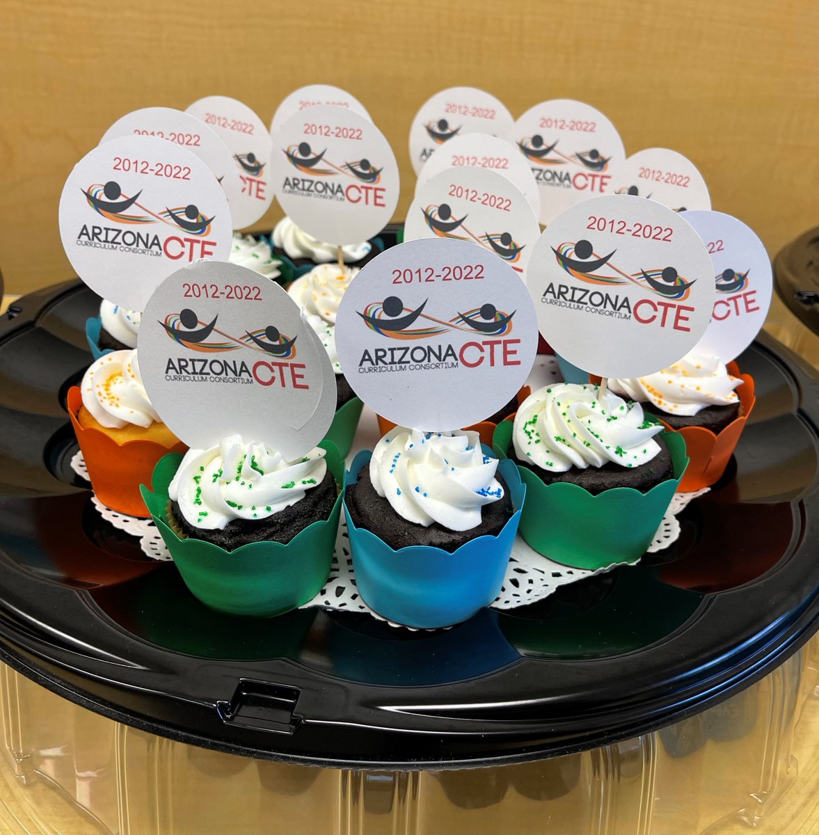 AZ_CTE_CC's tweet photo. A huge thank you to Perry HS Culinary Arts and Angela Stutz for the delicious cupcakes we served at our 10 Year Celebration! They were such a hit! #culinaryarts #cteworks #cupcakes #haveyoucheckedtheconnection #careerteched #workbasedlearning #handsonapplication https://t.co/ku0LLP73sG