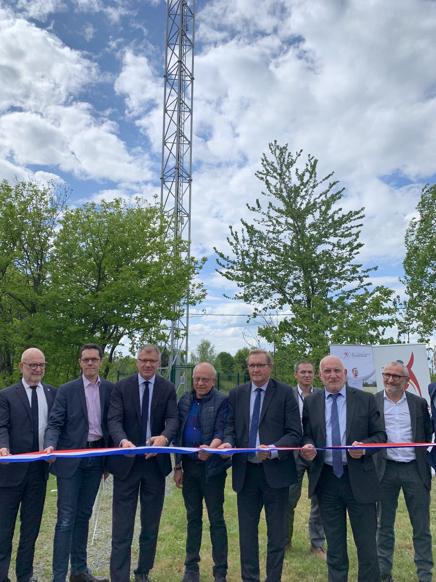 ArduinEric's tweet photo. 📶 @OrangeNvAquit fier d’être présent pour améliorer la couverture mobile en @cddordogne grâce aux 2 nouveaux sites #4G multi-opérateurs #NewDeal en présence du @Prefet24 , de @germinalpeiro ,des Maires de #Dussac &amp; #Saint-Mesmin  &amp; des Élus locaux https://t.co/SBJynkoX9n