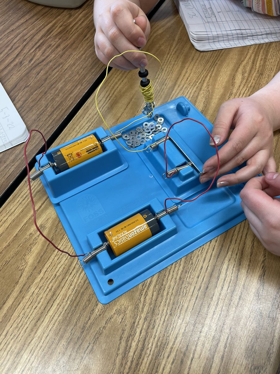 SFAS3_4Grade's tweet photo. Today we’re testing our junkyard electromagnet model with two D-cells. We like using the switch to turn it off and drop the small washers. #sfas @IISSFAS @FOSSscience https://t.co/6Blh1CSroj