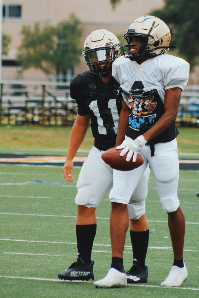 _IHSTigerFtball's tweet photo. Can't beat days like these
#SpringFootball2022 #TigerFootball
#TigerFamily #WeAreIrvingHigh #Avilaphotography
@IrvingHigh @sambacker61 @rob_starr @CoachD_Horton @CoachLara817 @Coach_Gilbert_2 @coach_coronado7 https://t.co/KwC1ynZpIC