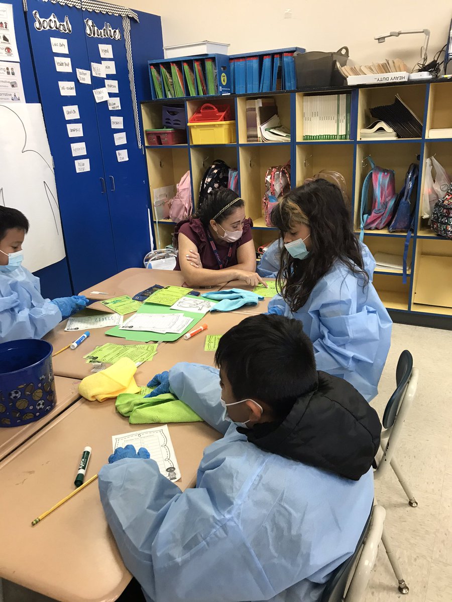 LauraAGonzale12's tweet photo. I spy our 4th Graders concentrating in the operating room solving reading problems. S/O to @MrsRodz15 for using her creativity to keep our scholars excited and engaged! 🕵️‍♀️❤️📚👩‍⚕️👨‍⚕️💙#TheRuckerWay #BeRadiant @RuckerHISD https://t.co/t6OtZiLf4c