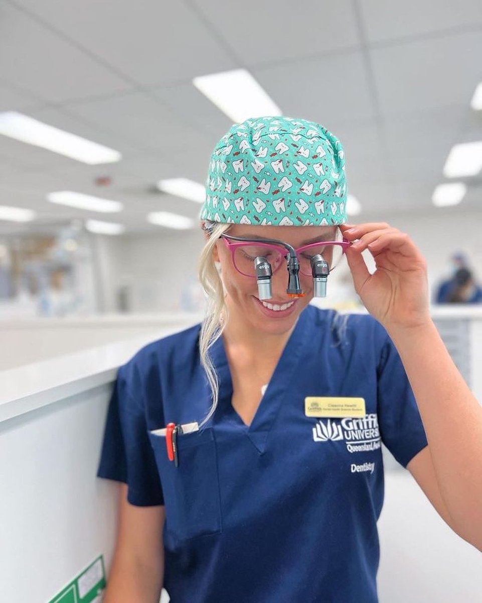 oztrekk's tweet photo. All smiles from Dental Student @cieannahewitt! 

#oztrekk #studyinaustralia #studyaustralia #canadianinaustralia #dent #dentistry #futuredentists #predent #canadiandentistry #americandentistry #australiandentistry #canadiandentist #americandentist #australiandentist #studentlife https://t.co/7jhgiUA5Cr