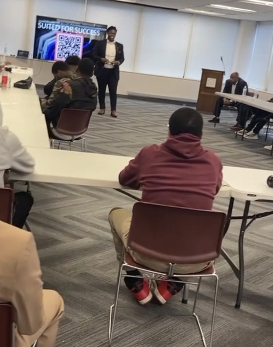 karenaboutgary's tweet photo. An excellent event for young Black men at the Chicago Urban. Kudos 2 #AndrewWells & @ChiUrbanLeague #WorkforceTeam. Heartfelt thanks to @MMULSTL & #RoyGillespieRIP. https://t.co/v8tAQxX44Y https://t.co/Gx12O8Q8N8