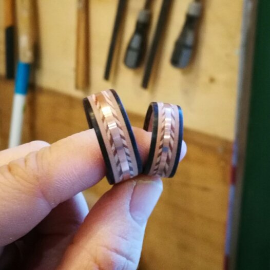 TimberRing's tweet photo. https://t.co/bAhO6F8rYp #timberring #trouwringen van #hout en #goud #roodgoud https://t.co/PZ8MYnAMG9