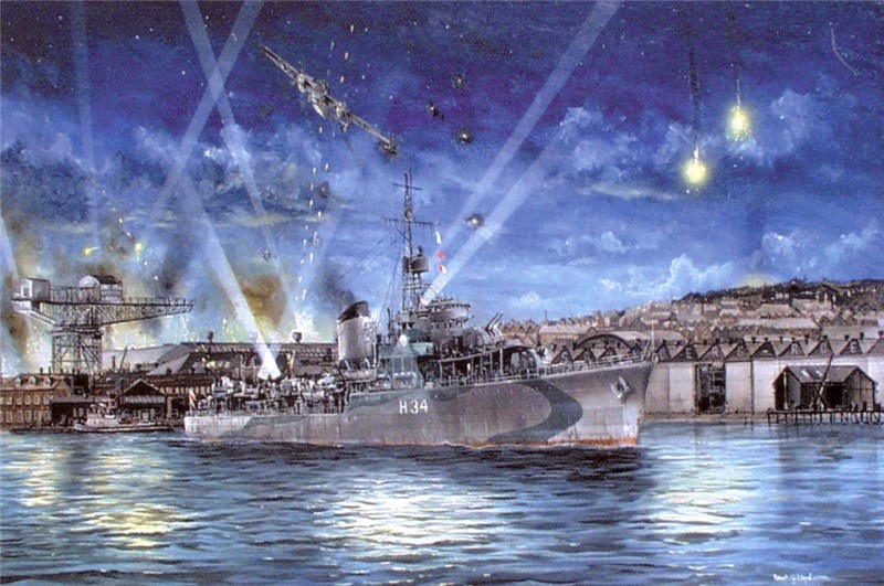 #OnThisDay during #WW2 the Luftwaffe target Cowes #UK🇬🇧. Defenses are light, but #Polish🇵🇱 warship Błyskawica is in for refit. She fires her guns until they overheat and lays smoke to mask the town. Though 70 die, the 160 German bombers are unable to pinpoint the parish. #History