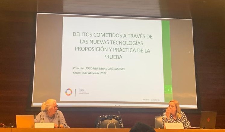 Muy interesante la #formación que aporta a nuestro equipo de #DerechodeFamilia el curso de #especialización en #ViolenciadeGénero del <a href="/ICAV_abogacia/">ICAV abogacia</a>. Hoy tratamos el impacto de las nuevas #tecnologías.