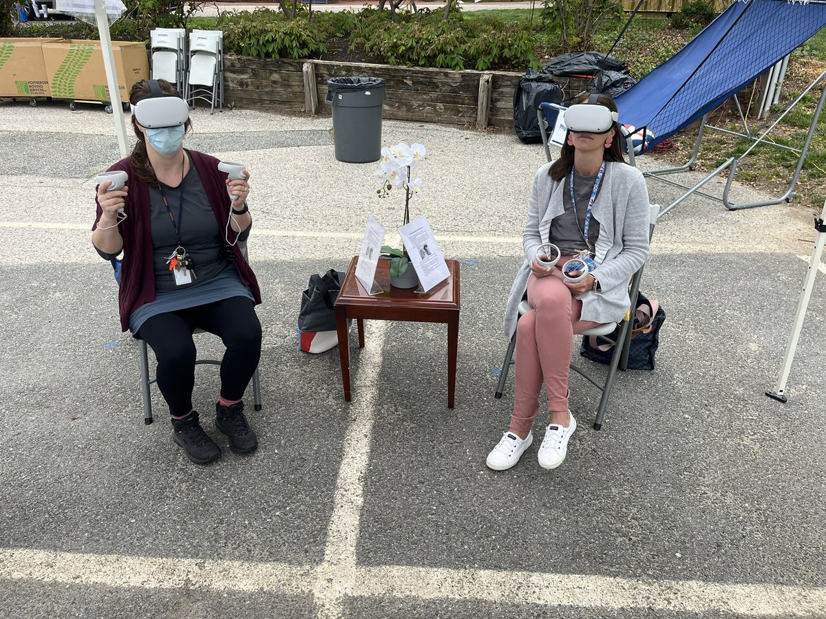 MsLynnNichols's tweet photo. So much fun the the #GilmanWellnessFair! We were so excited to set up the Oculus for the meditation station (and test them out, too)! @GilmanSchool #GilmanSTEM https://t.co/mssldxNnCj