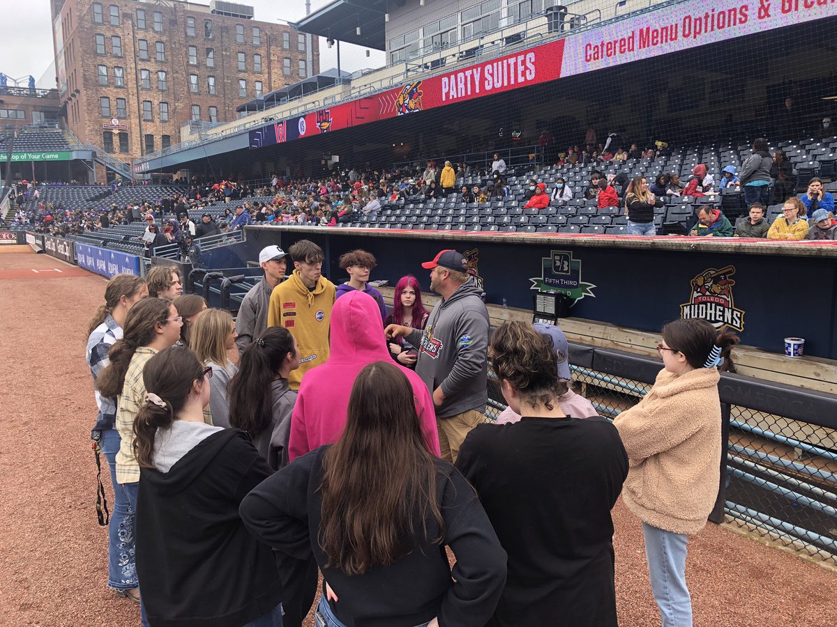 bryan_smith419's tweet photo. Students are enjoying the day down at the ball park. Thanks @LeppelmeierK for giving an educational session to these next green industry leaders. @kaseyvens @SylvaniaSchools @SuptSylvania https://t.co/bbA9O1kpow