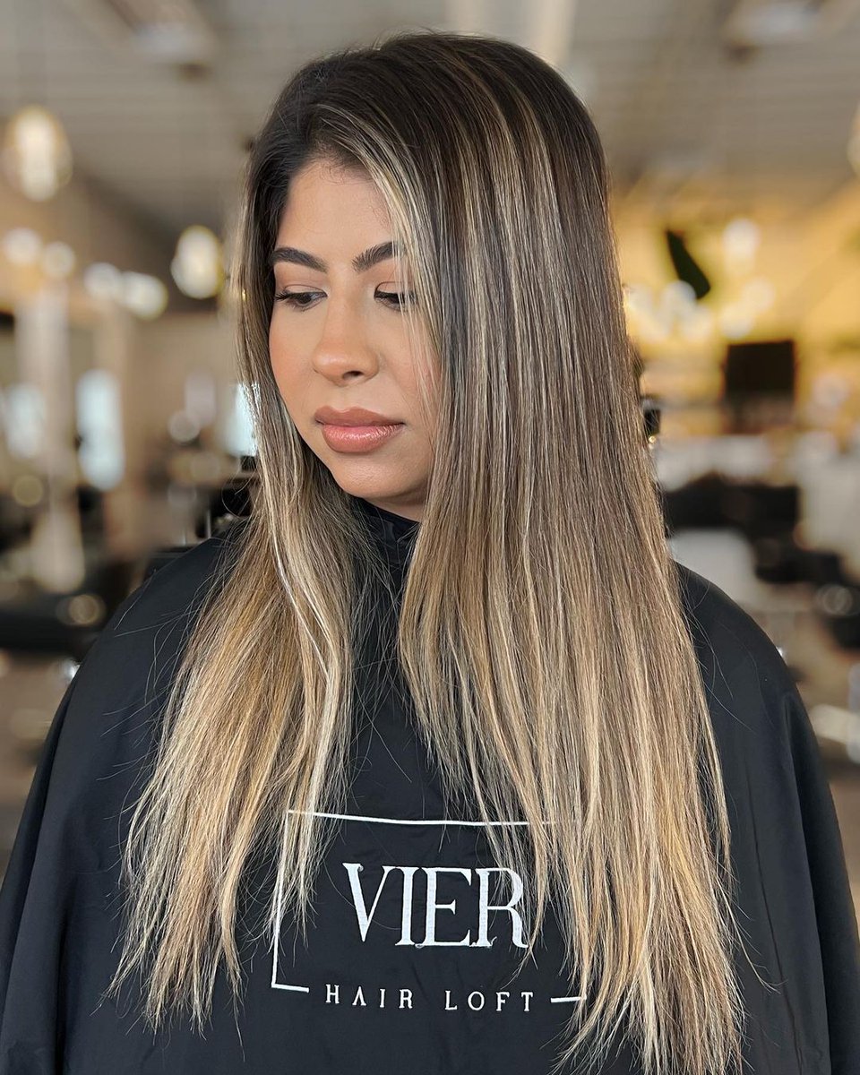 WellaHairUSA's tweet photo. Feeling like a 👑 after hanging out in @biancahdrs' chair! #WellaPassionistaUSA. @biancahdrs used #Shinefinity 09/02 + 09/36 to create a glossy finish lasting up to 6 weeks and providing SHINE you can FEEL!
Shop Shinefinity on the Wella Store now: https://t.co/nSuygpodcf https://t.co/NKyosUxtvO
