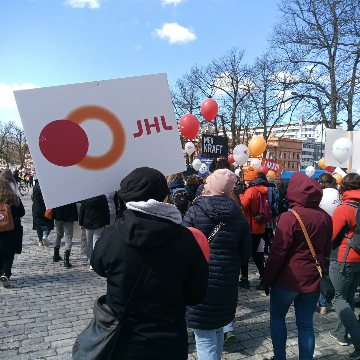 Toinen lakkopäivä sekä mielenilmaisumarssi. #kylläjokuhoitaa #eikämuutenhoida #jhl #joukkovoima #palkankorotuskuuluukaikille
