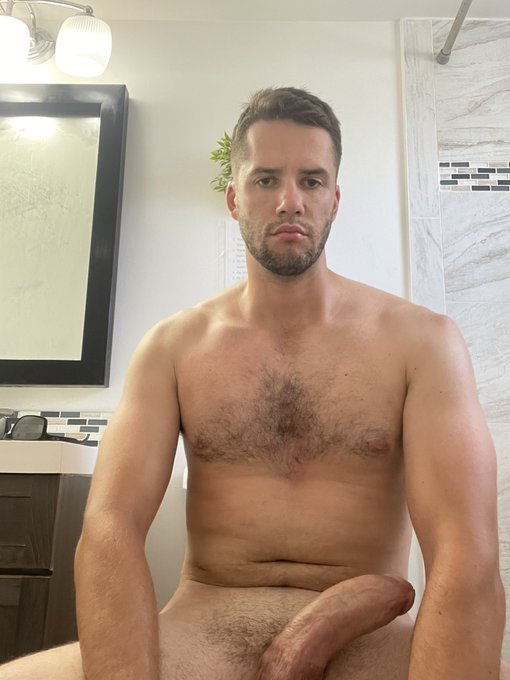 Come to daddy https://t.co/wmKDbxTGFU