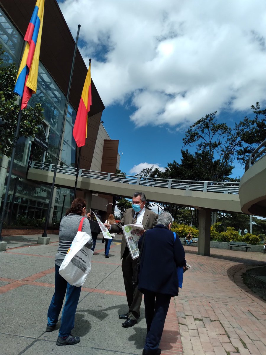 asosalitre's tweet photo. ¡Ya está en Ciudad Salitre la edición del periódico 353!    2️⃣9️⃣años🏅
•Con temas de gestión, ambiental, seguridad, actualidad y otros.
•
•Encuéntralo en tu conjunto, oficina de Asosalitre y virtual; link: https://t.co/lqPAeOTl1e 🔗📰 #Bogota #fontibon https://t.co/Ys2wnkmQHA