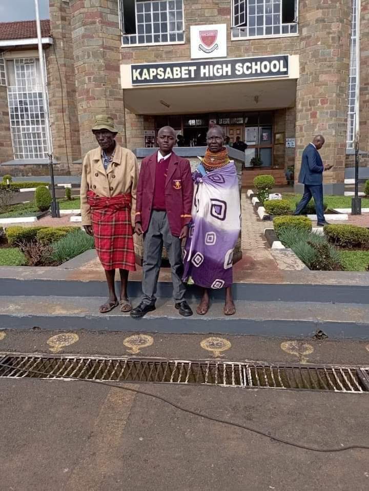 A picture worth a thousand smiles 😍😍 all the best young man in uiurbfour years stay at Kapsabet High School 😍😍