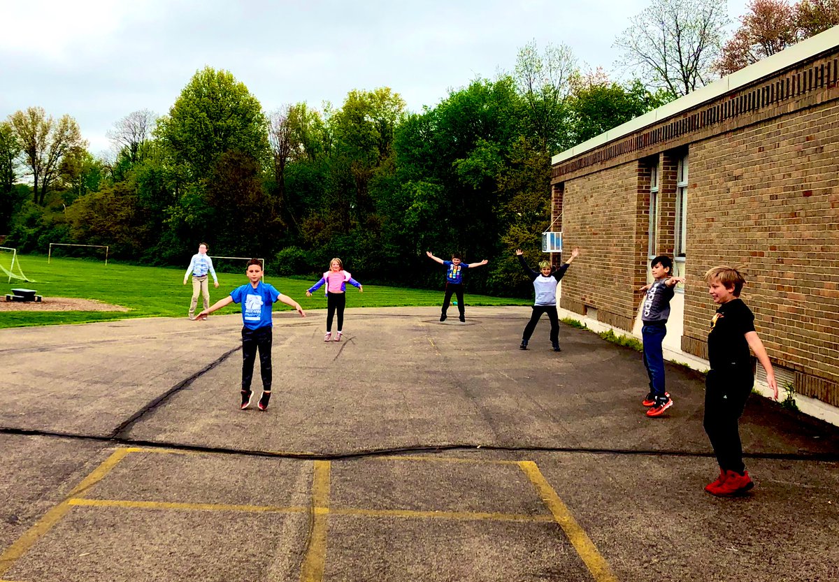 SalmonRoom2A's tweet photo. Third grade jumping jack competition! @WestCler @MerwinMustangs https://t.co/jpR3aeoEKT