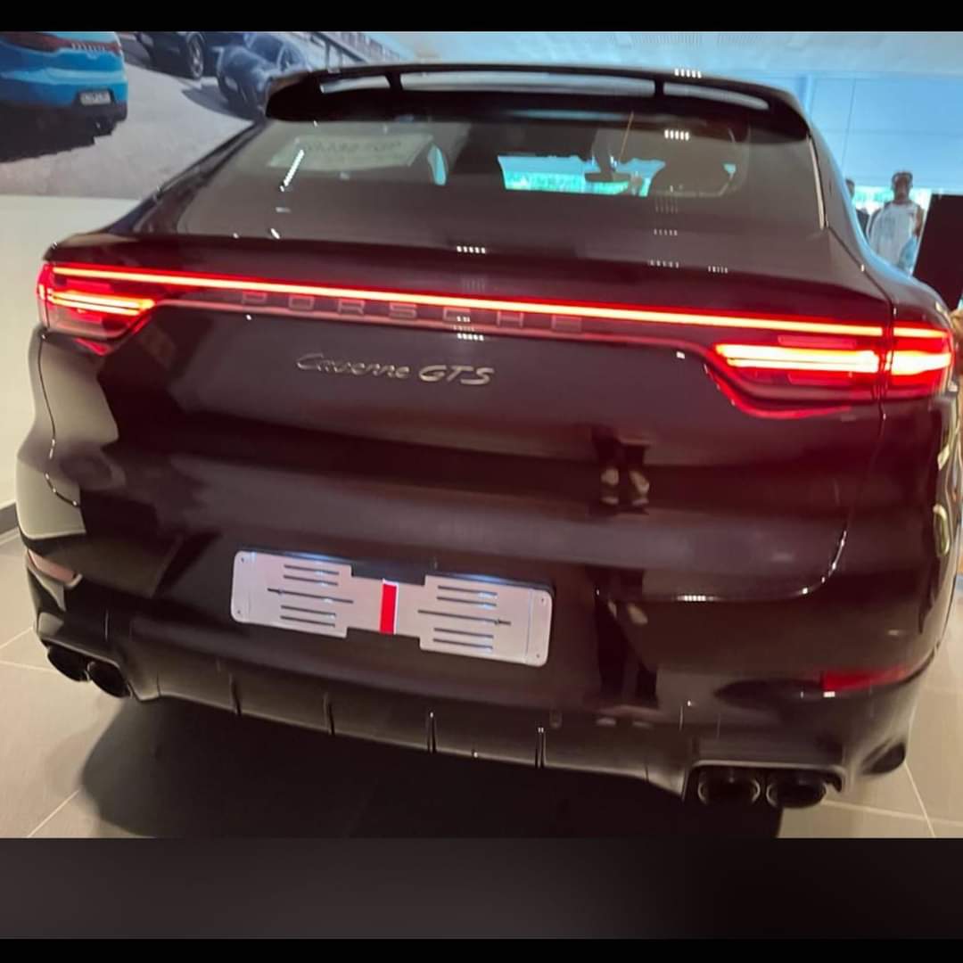 Veetra__'s tweet photo. A young female medical doctor was hijacked last night on the N3 near Heidelberg ~ her brand new Porsche Cayenne GTS was stolen together with her family belongings. The hijackers were wearing police uniform. Beware &amp; vigilant of this dangerous syndicate , victim is safe
mr smeg https://t.co/UjPxJI0pfK