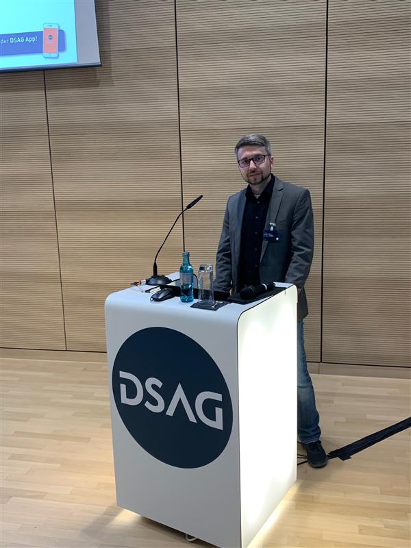 ELODigital_DE's tweet photo. Nicht nur in #Neumarkt, auch auf den @_DSAG-Technologietagen war ELO vor Ort. Und auf der Bühne, gemeinsam mit unserem Kunden @Augustiner_. Dank auch an den betreuenden Business Partner @initconsulting.
#ELODigital #AugustinerBräu #DSAG #SAP #init #StarkePartner https://t.co/WVhvBC90r0