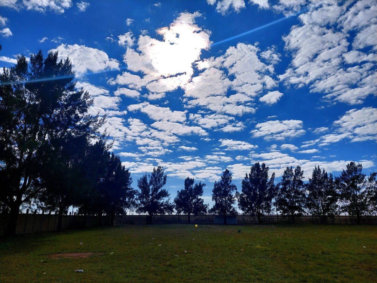 Hunamashego's tweet photo. Don't let your worries or duties stop you from seeing how beautiful nature is. Set aside moments to just connect with nature and align with your true self. Desire, affirm and be thankful at any given time https://t.co/Jr7kxwfH5G