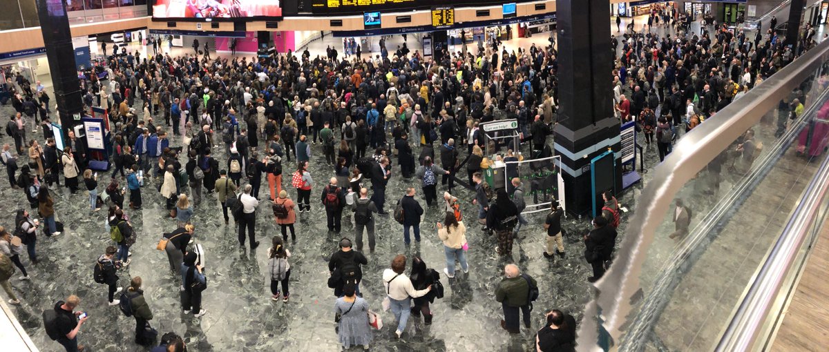 Packed station at #euston. I love working in the office but I loathe the commute. #wfh