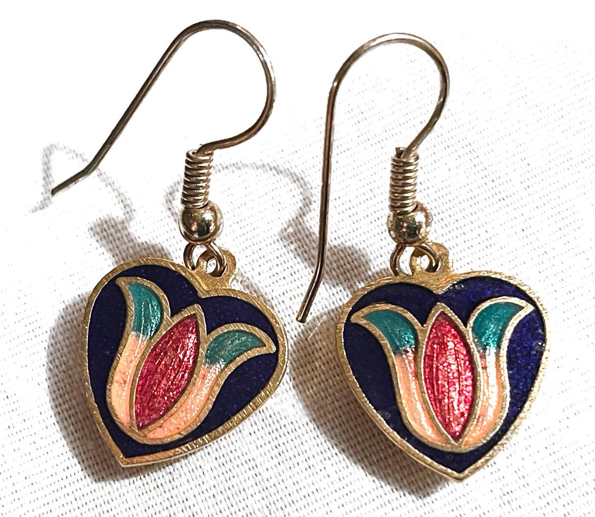 Vintage Cloisonne Tulip in a Heart Earrings #tulipearrings #etsy #cloisonneearrings etsy.me/3kETUF3