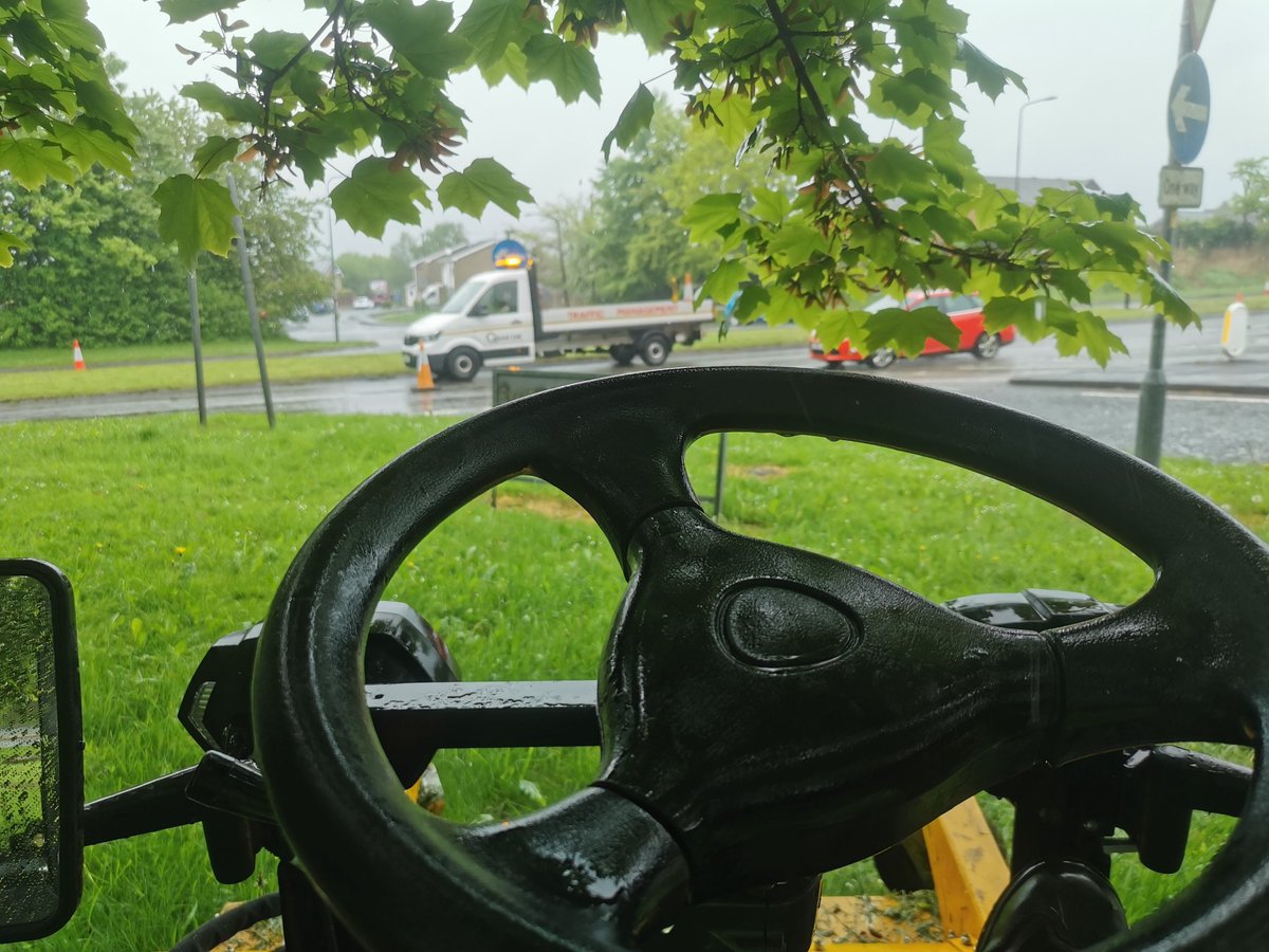 PaulMos02436367's tweet image. Mowing grass when it's not raining ☔ not so good when it be lashing it down and you gotta do it because traffic control are deployed saddle up lock and load 😂
