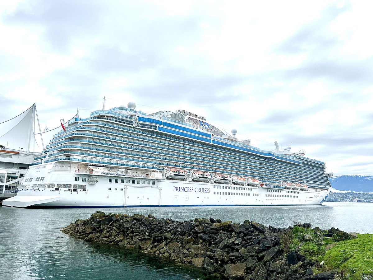 nicolepoitras's tweet photo. A quick dockside visit this morning with @PrincessCruisesโs newest ship, #DiscoveryPrincess #vancouver #yvr #princesscruises #WelcomeBackPrincess https://t.co/ak9pbUKArF