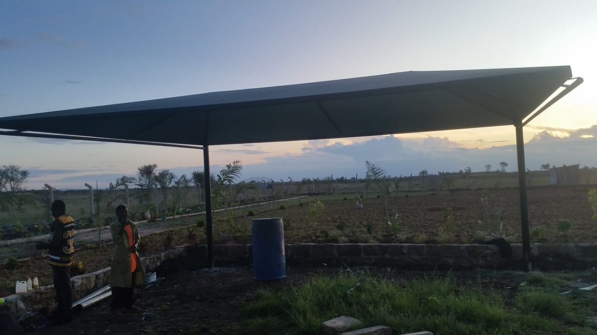 EntPama's tweet photo. A shade for two cars, Koma Hill https://t.co/2Vi64LbKj3