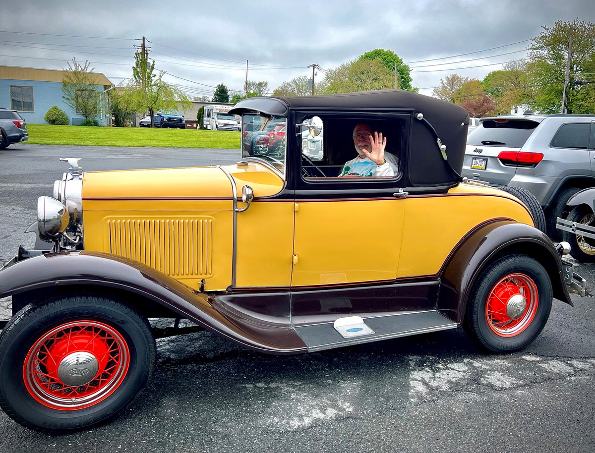 mowglv's tweet photo. We had some pretty amazing #classiccars out delivering meals today! Our local Ford Model A Club braved the rain &amp; joined us to deliver meals on their classic wheels! Our clients and staff alike were in awe &amp; couldn't get enough of these cool rides! Thank you so much for joining! https://t.co/REhNwayqm1