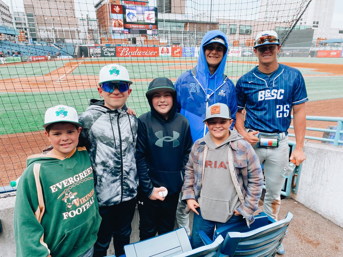 elahetta33's tweet photo. @BSCBobcatsOH ⚾️ may not have won the game on Saturday night‼️ But they won over some  fans while at @MudHens 5/3 Field‼️⚾️🐾⚾️🐾⚾️🐾 https://t.co/JwmXwXGFCC