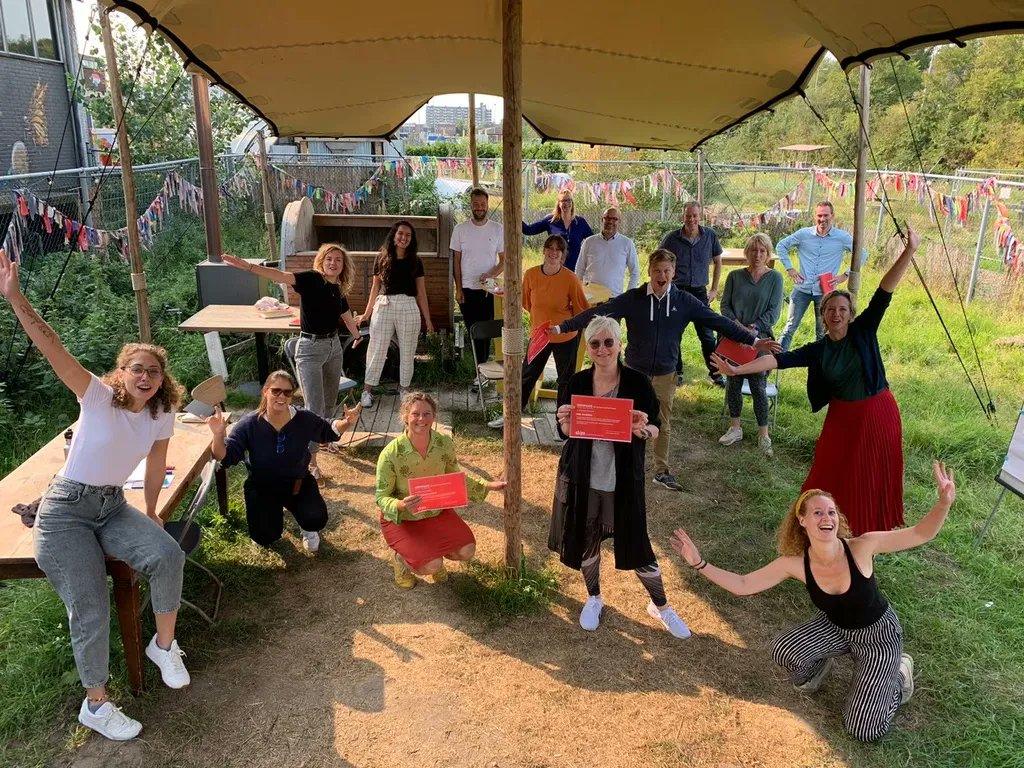 [ PLACEMAKING EUROPE ]

Du 20 au 22 juin, The City at Eye Level vous donne rendez-vous à Amsterdam pour apprendre à analyser les lieux grâce à des jeux de création de placemaking, et à élaborer une stratégie  en utilisant la boîte à outils dédiée. 

buff.ly/3xIPqFd