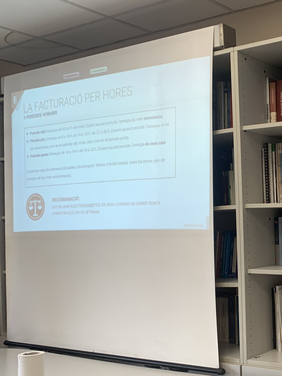 NoeliaAV4's tweet photo. Avui ha començat la 9a Escola de Salut del Cap de Sant Andreu amb la sessió “Com prevenir la pobresa energètica”. @apicsbcn @carmeroviraial1 https://t.co/7c3hSWFqrR
