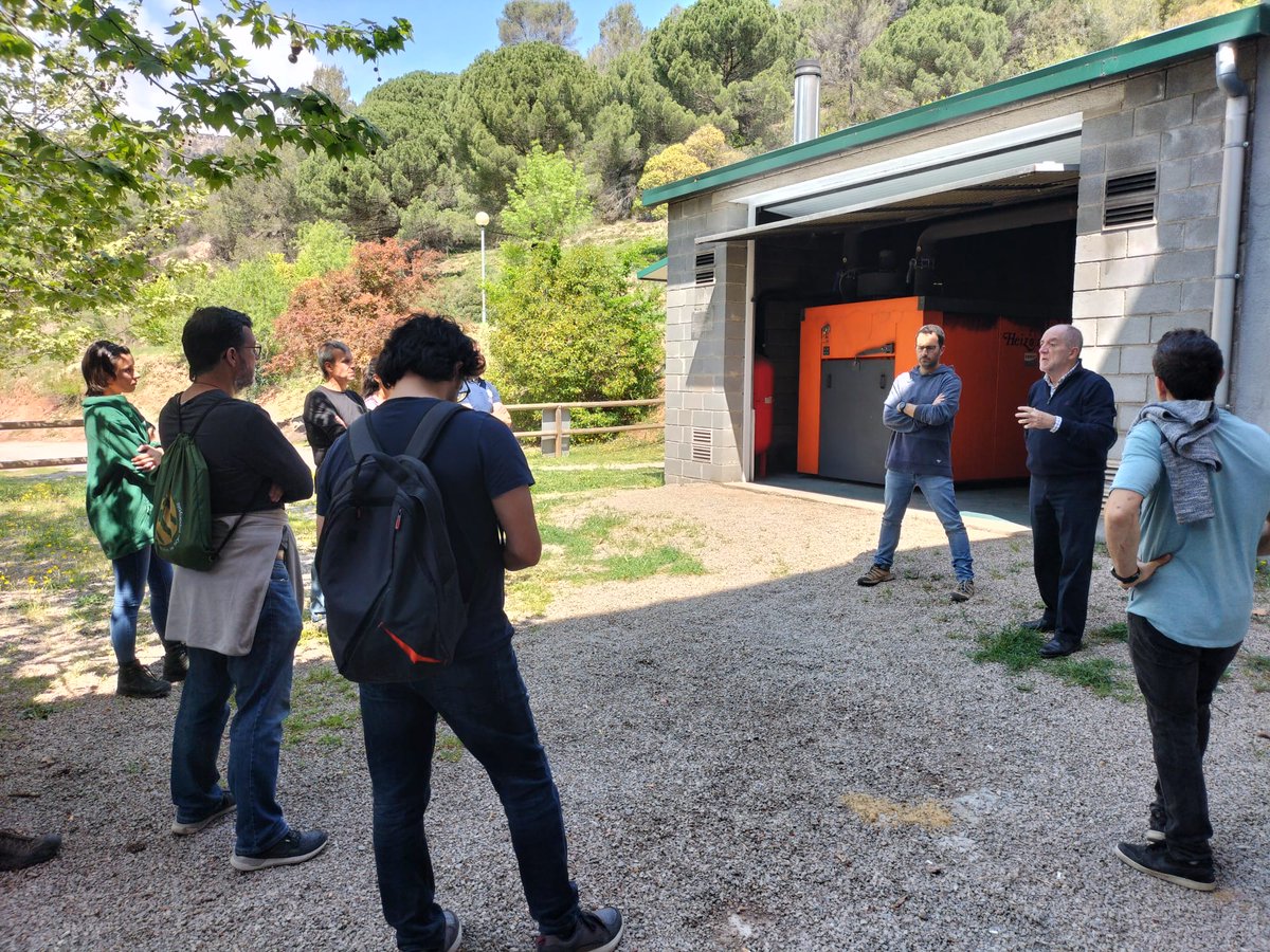 EstellaMontseny's tweet photo. 👨🎓Expliquem el projecte #EstellaMontseny als alumnes del Curs de Producció de Biomassa del Centre Formació Forestal Especialitzada (#CFFE) de la Solana, a les instal·lacions d'#Aiguafreda https://t.co/4WlWWz6ZsO