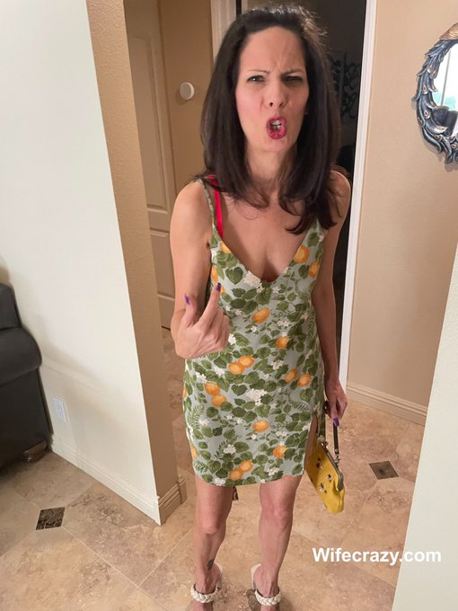 Do you find me sexy when I get angry?  #angrymom https://t.co/BBiQBjB2Ql<a href="/tag/angrymom"class="tags">#angrymom</a>