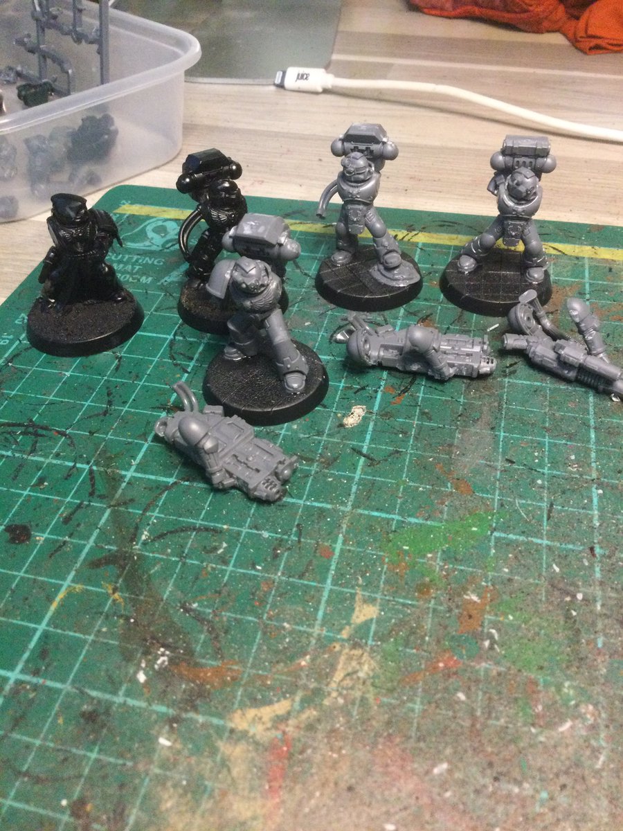 tiffanyszoneuk's tweet photo. Been working on this unit of Devastators. Much needed grav cannons to help counter an AdMech force. They should look like pic 3 when I’m done. #warhammer40k #warhammercommunity #darkangels #the1stlegion #devastators #gravcannon #wargaming https://t.co/tAQ1OpxTT5