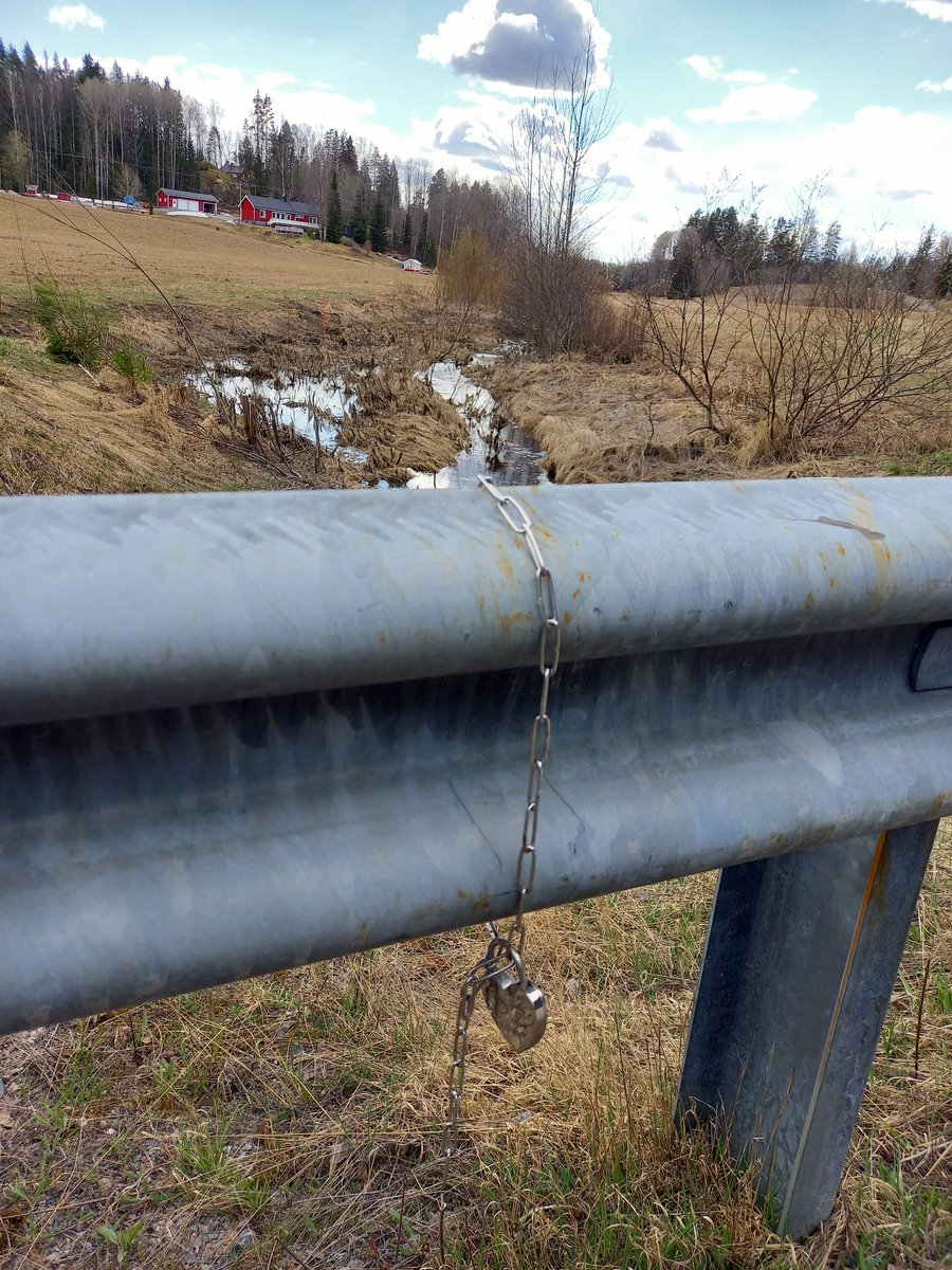 Kiitos <a href="/jnurmisensaatio/">John Nurmisen Säätiö</a> ja <a href="/vesistosaatio/">Suomen vesistösäätiö</a> kiinnostavasta tilaisuudesta! Eipä ole yksinkertaista määritellä, millainen hanke täyttää luonnonmukaisen vesienhallinnan kriteerit. 
Myös joillekin muille Ritobäckenin kaksitasouoma näyttää olevan aivan erityisen tärkeä paikka.