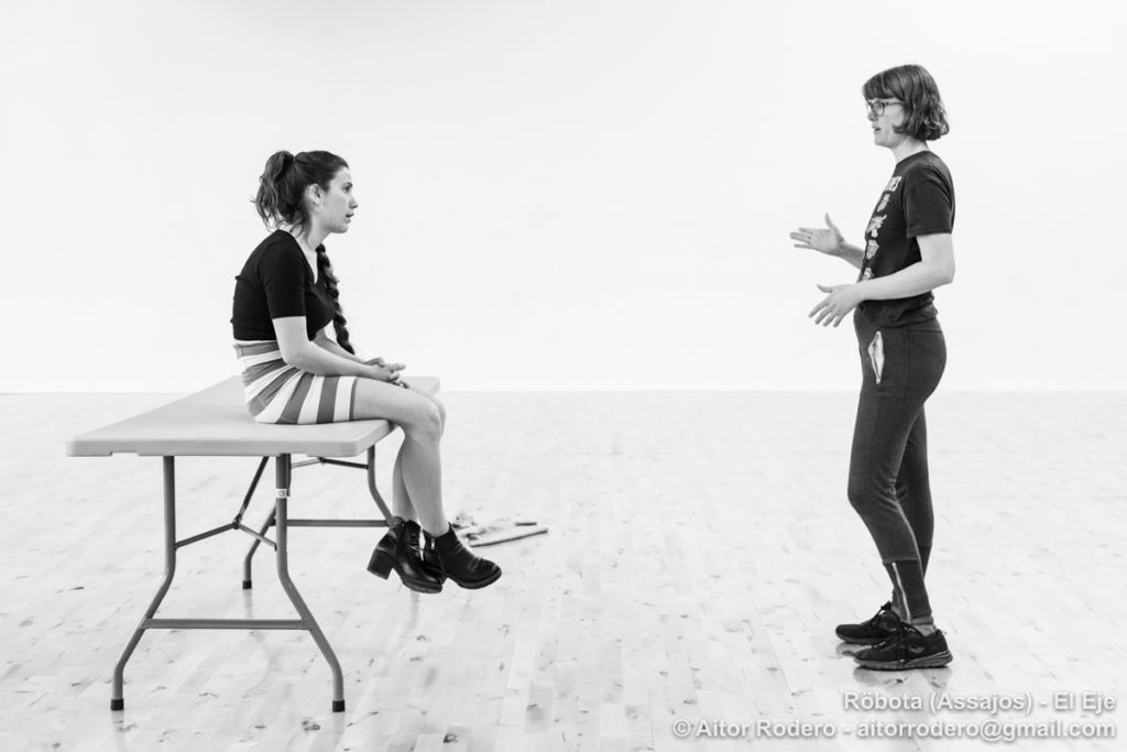 🗣 L’actriu i cofundadora de la companyia @elejeteatre, Maria Hernández, ens parla sobre la formació teatral i la situació precària del sector

✍🏽 @martuIinaa 

#actrius #teatre #cultura

ub.edu/revistaangle/2…