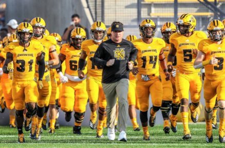 BrunswickFB's tweet photo. Always good to catch up with @CoachLiamKlein @kennesawstfb! Been recruiting South GA for a long time now! 🟦🟨🏴☠️☠️⚓️ #PiratePride #AllAboutTheFamily #RecruitBHS #StopByTheHigh https://t.co/MhZu32hREX