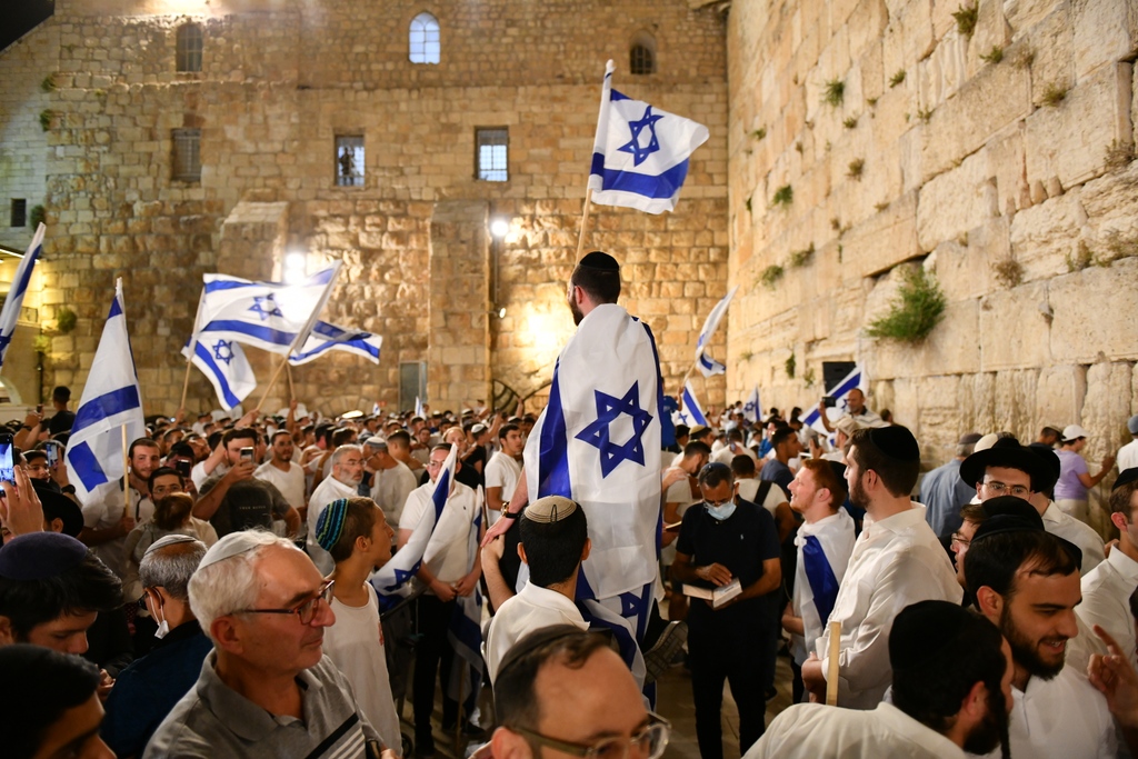 JerusalemCVB's tweet photo. Happy Independence Day! 🇮🇱

With Love♥️

From Jerusalem, Israel🇮🇱 🤗

#Israel #jerusalem #YomHatzmaut #LoveIsrael #LoveJerusalem #IndependenceDay #Itraveljerusalem #AmIsraelChai #Jerusalemoftheday #israeloftheday #Israeli #Israelflag #🇮🇱 #Jerusalem_city #visitisrael #visit2Israel https://t.co/AxnoUMbJEp