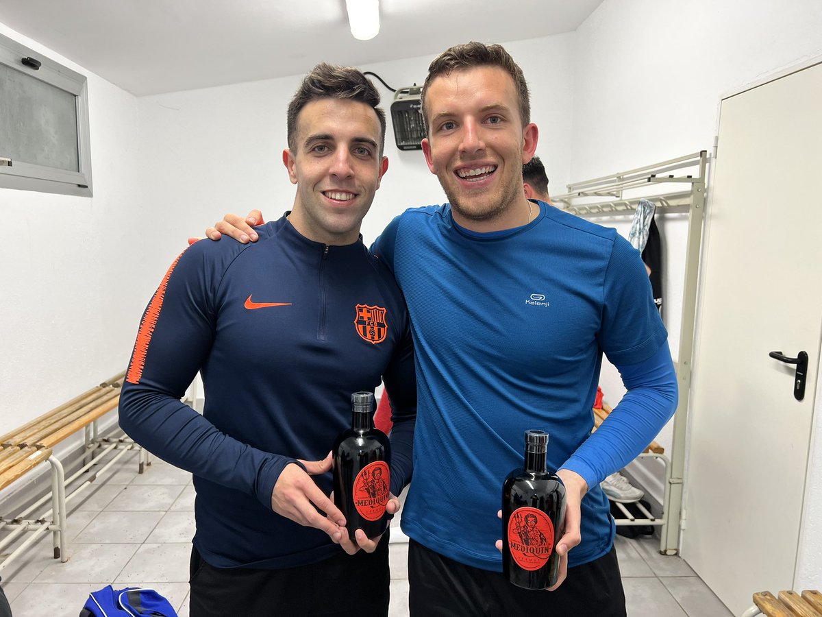 CDMonteresma's tweet photo. Nuestros 2 últimos #TheManOfTheMatch son para @sergio_01sg y @raul_dag Una dupla infranqueable aunque alguno juegue con media rodilla 😉💪
Enhorabuena, campeones y a seguir dándolo todo. 
#ElPremiazo #TheManOfTheMatch patrocinado por #Vermut #ElJardínDelMEDIQUÍN de @fincacardaba https://t.co/oXPO8vvyRP