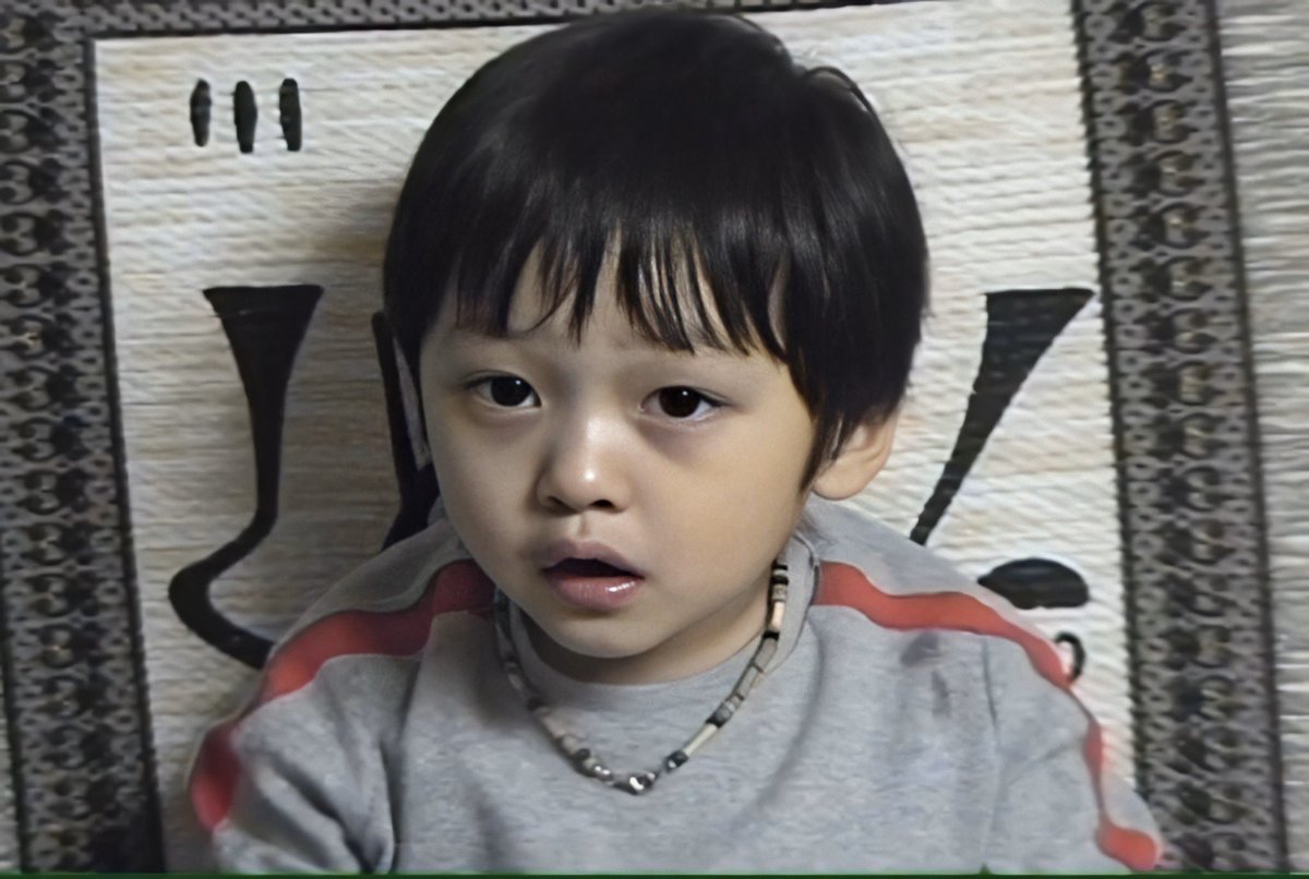 BANGCHARA426's tweet photo. Since it's Children's Day in Korea, throwback to when Lee Know dressed up as his baby self in Idol Dictation Contest 🥺❤️❤️❤️

#리노 https://t.co/Nn2wt1vYY7