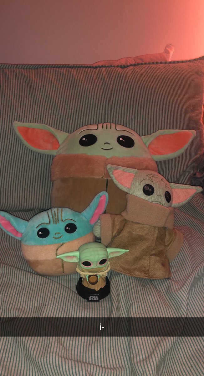 emrodev's tweet photo. Happy Star Wars Day from me and the five Grogu’s in my small apartment bedroom #MayThe4thBeWithYou https://t.co/hlDXdbyMyl